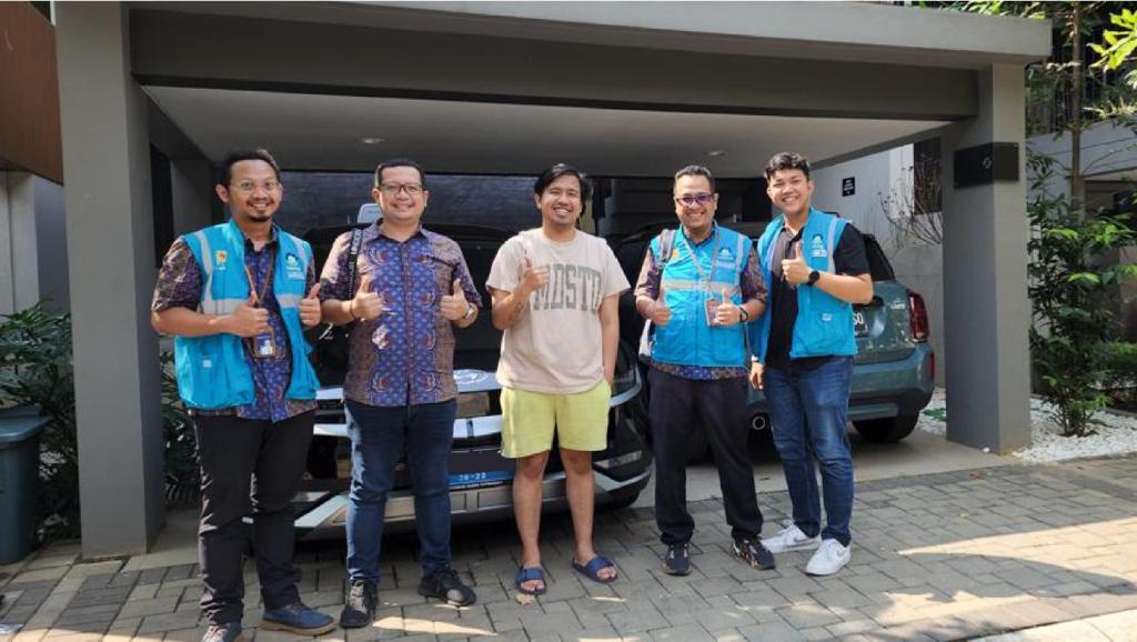 Gunakan Home Charging untuk Mobil Listrik, Joshua Suherman Nikmati Promo PLN ‘Super Everyday’