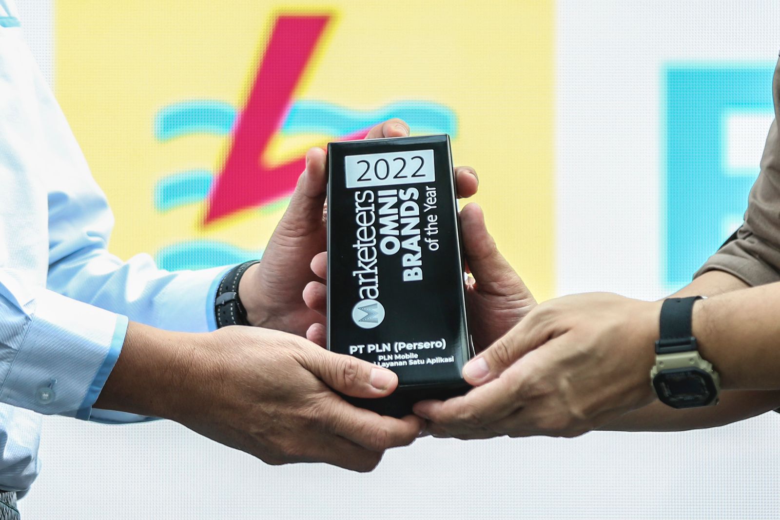 PLN Mobile Raih Penghargaan Marketeers Omni Brands of the Year 202