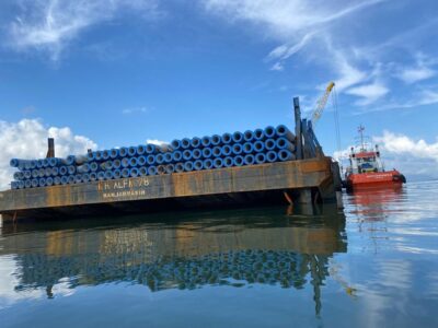 PLN Bangun Tower Transmisi di Laut