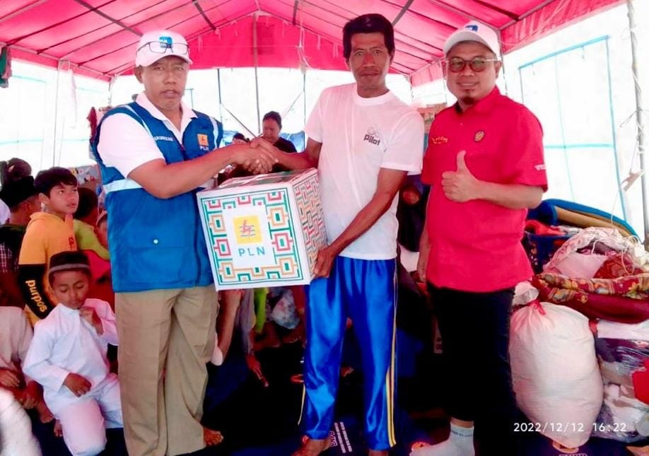 Dukung Anak-Anak Cianjur Kembali Ke Sekolah Pascagempa, PLN Berikan Perlengkapan Belajar