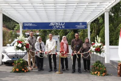 Kepala Sekretariat Presiden Resmikan SPKLU PLN Pertama di Lingkungan Istana Kepresidenan, Dukung Pencapaian NZE 2060