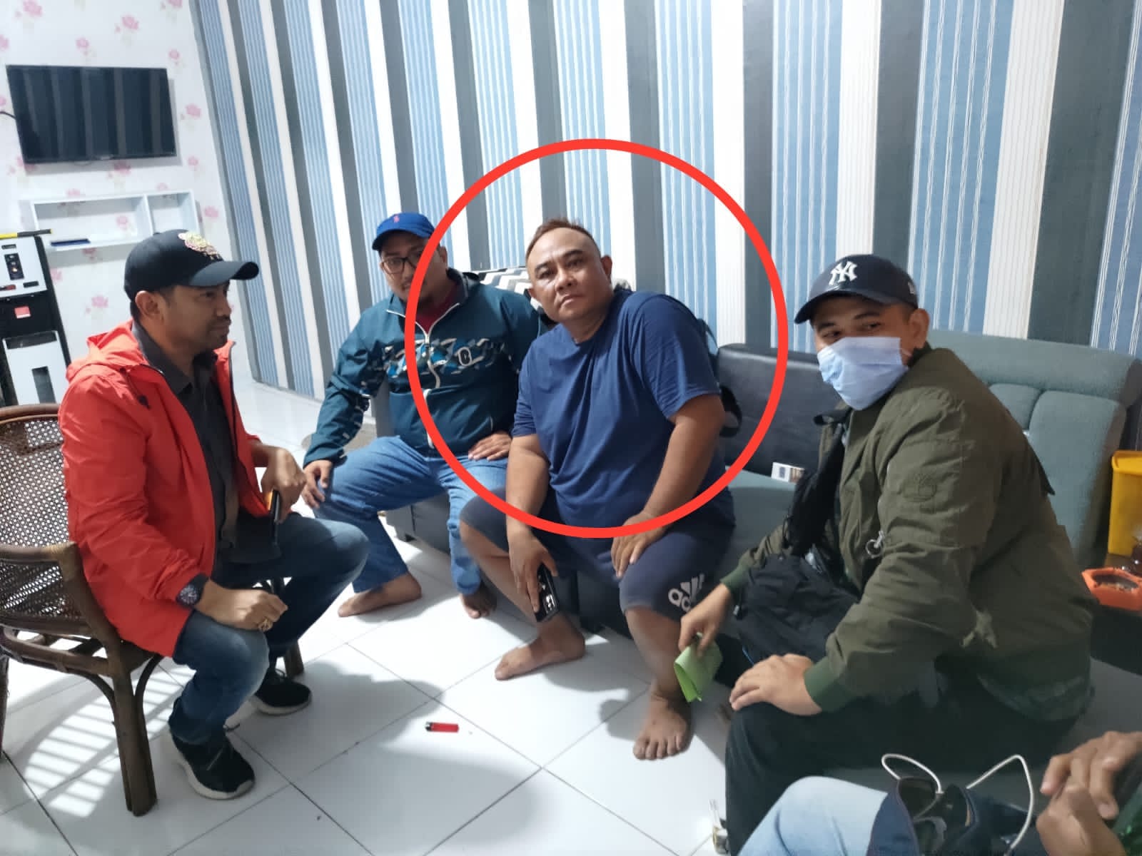 Tim Tabur Kejagung Amankan Sekdis Pol PP Kabupaten Tabalong