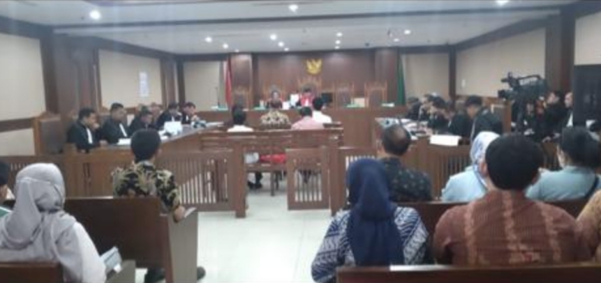 Pembacaan Surat Dakwaan terhadap Terdakwa dalam Perkara PT Adhi Persada Realti