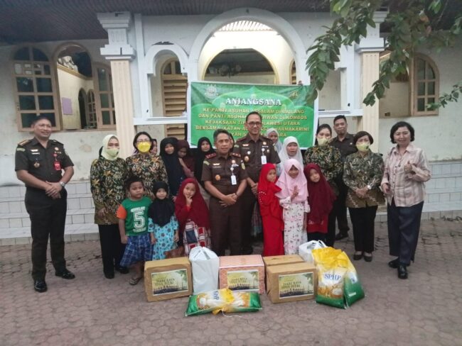 Peringati Bulan Suci Ramadan, Kejati Sulut dan Pengurus IAD Anjangsana di 2 Panti Asuhan