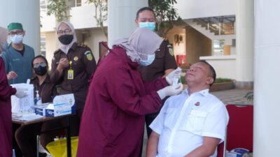 Kejagung Laksanakan Swab Antigen Untuk Cegah Penyebaran Subvarian Baru Covid-19