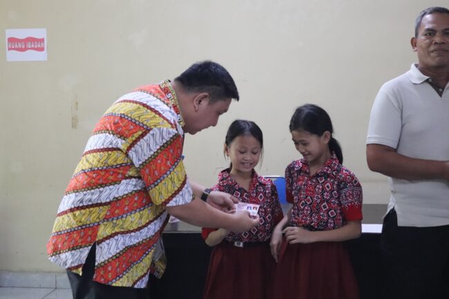 Hindari Calo, Dinas Dukcapil Manado Urus Administrasi Kependudukan Langsung ke Masyarakat