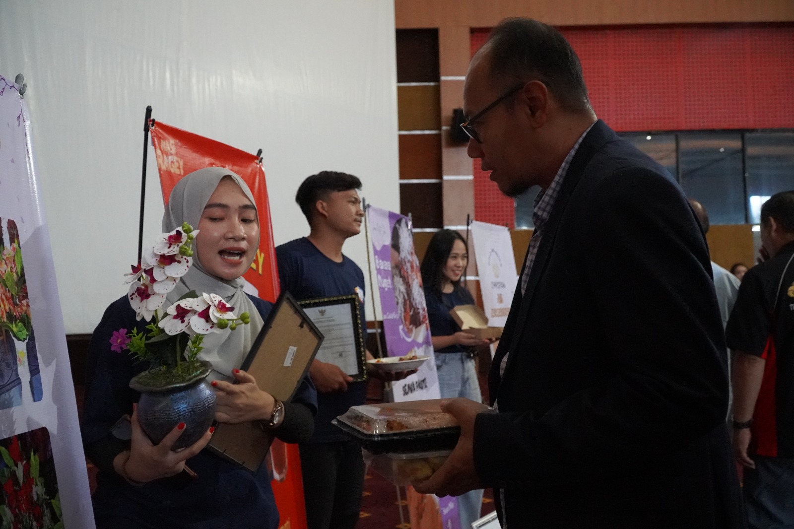 PLN Dorong Bibit Enterpreneur Muda di Politeknik Negeri Manado