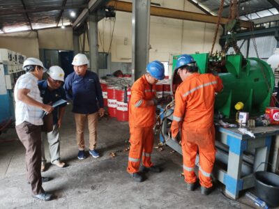 Terus Dorong Pemulihan Kelistrikan Sangihe, Petugas PLN Bekerja Siang Malam