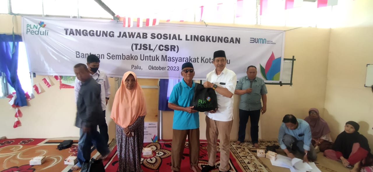 PLN Salurkan 844 Paket Sembako ke Masyarakat Kurang Mampu di Hari Listrik Nasional ke-78