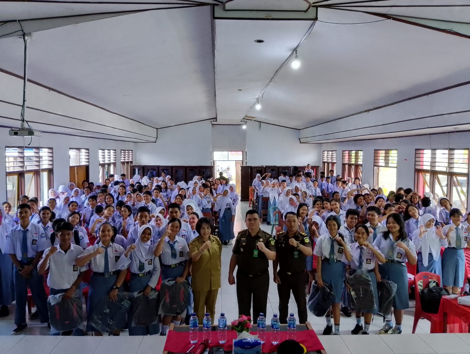 Kejati Sulut Gelar Penyuluhan Hukum Jaksa Masuk Sekolah di SMK Negeri Bitung