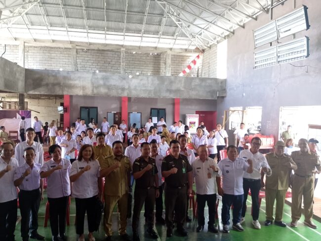 Kejati Sulut Gelar Penyuluhan Hukum Program Binmatkum di Kecamatan Pineleng