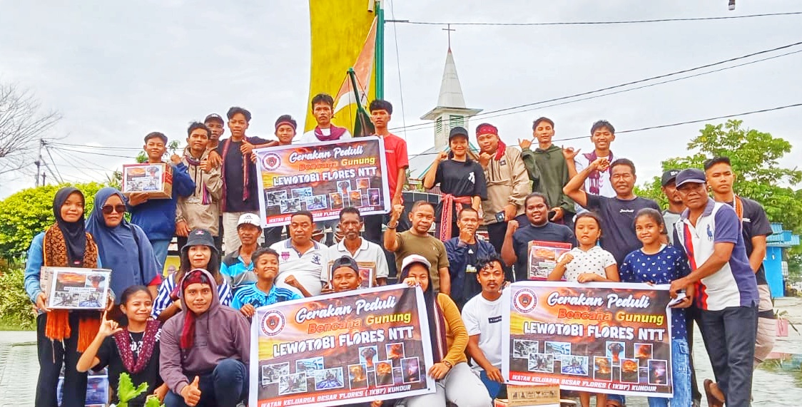 Keluarga Flores di Karimun Donasi Uang dan Pakaian untuk Korban Erupsi Gunung Lewotobi