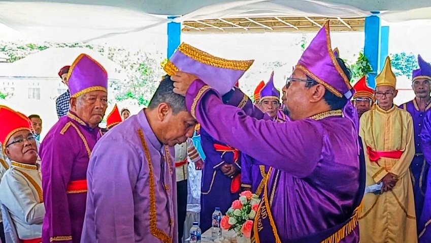 Fransiscus Manumpil Terima Gelar Adat “Marambe Liado Ratu’n Taroda”