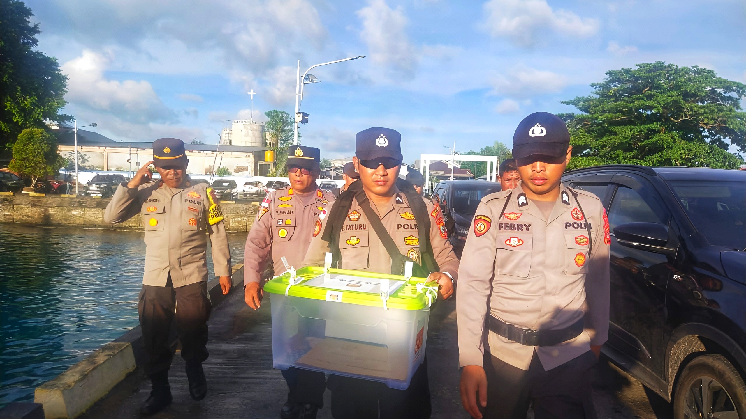 KPU Talaud Bawa Logistik Hasil Pilkada ke Provinsi