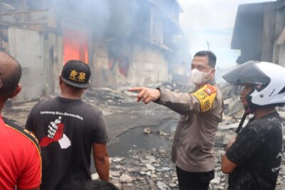 Polres Halut Bergerak Cepat Datangi TKP Kebakaran di Pasar Rawajaya Tobelo