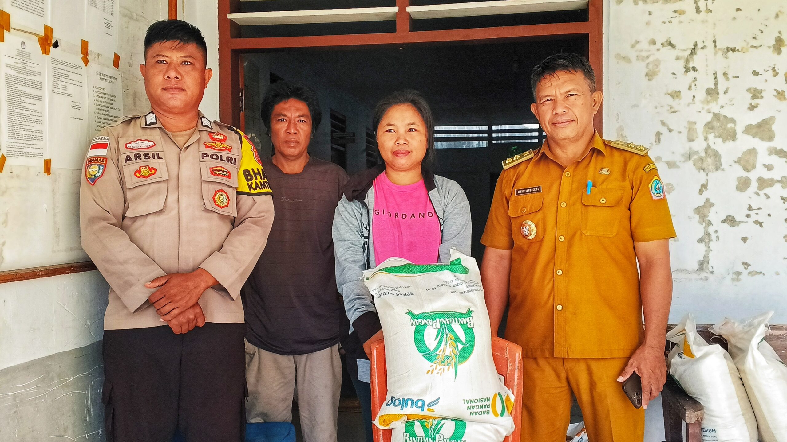 12 Penerima Manfaat di Kelurahan Melonguane Terima Bantuan Pangan Beras