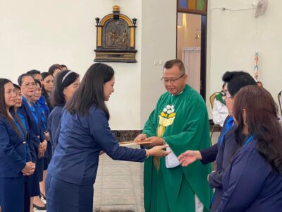 Dipimpin Leyli Makarawung, Pengurus DPC WKRI Santo Fransiskus Xaverius Pineleng Diberkati dan Direciki Air Suci