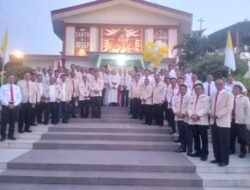Tiba di Lokasi Pelantikan, Uskup.Manado Dapat PIN KBK dan PIN Pelindung KBK Keuskupan Manado